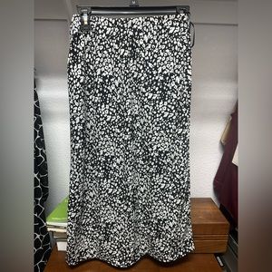 Black and white flowy skirt